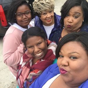 Meet your Posher, Mona